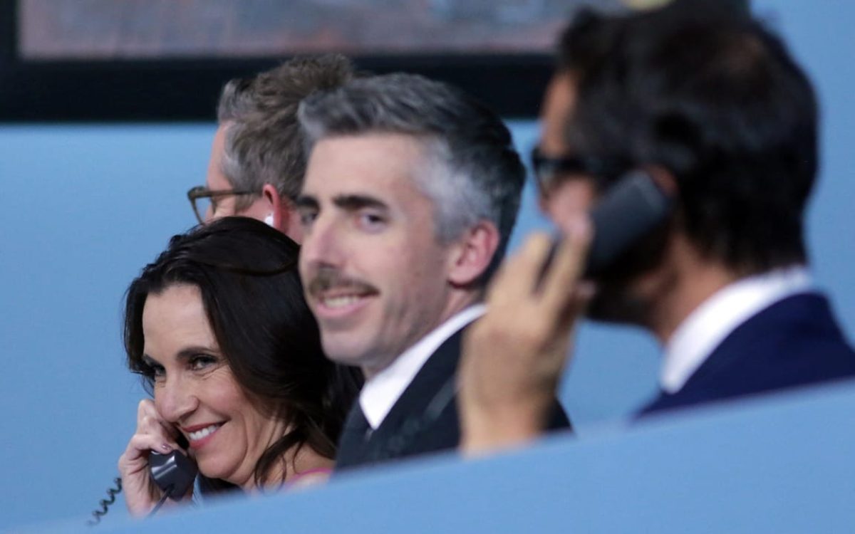 Pablo Picasso, Sothebys, fine art auction Sotheby's Brooke Lampley (L) and staff take calls for off-site bids during an auction of 11 works by Spanish artist Pablo Picasso from the MGM Resorts Fine Art Collection in Las Vegas on October 23, 2021. - "Femme au beret rouge-orange was sold for $40.4 million. (Photo by Ronda Churchill / AFP) / RESTRICTED TO EDITORIAL USE - MANDATORY MENTION OF THE ARTIST UPON PUBLICATION - TO ILLUSTRATE THE EVENT AS SPECIFIED IN THE CAPTION