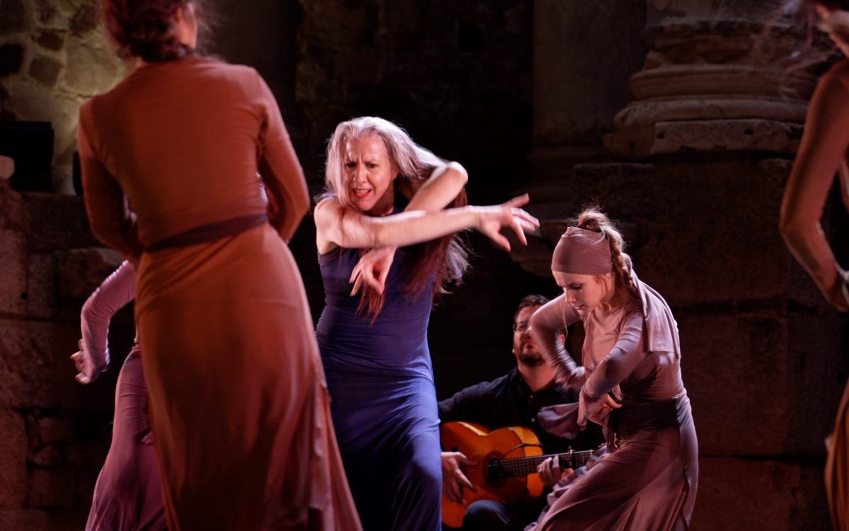 THE ALCHEMIST’S DANCE FRAME 7 MARÍA PAGÉS 2 THE ALCHEMIST'S DANCE FRAME 7 MARÍA PAGÉS 2