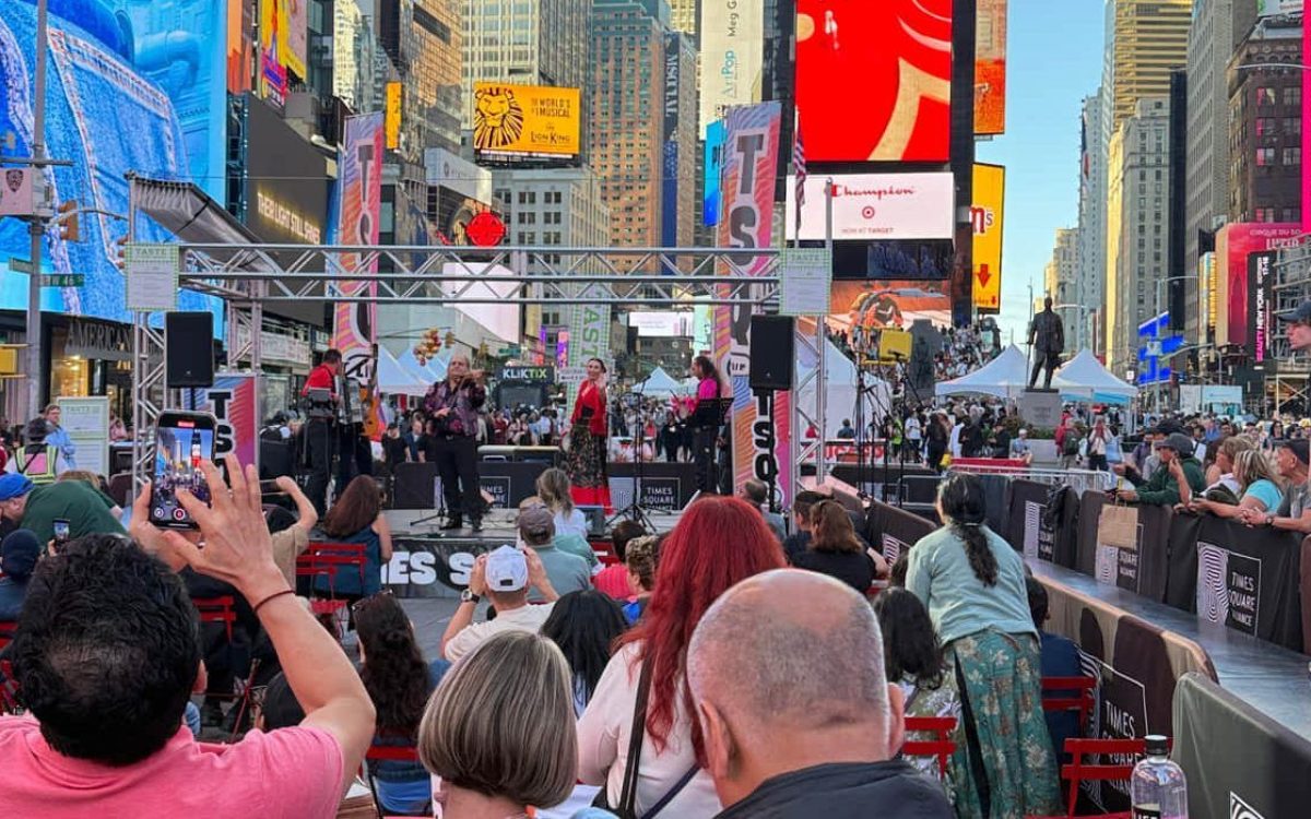 latinos en times square latinos en times square